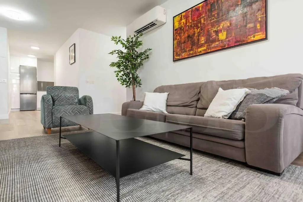 Bright And Modern Apartment By Rems Malaga