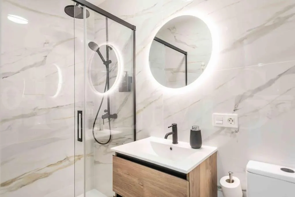 Bright And Modern Apartment By Rems مالقة