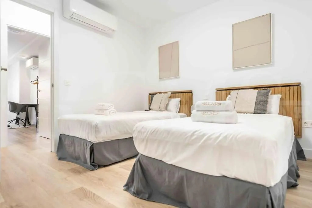 Bright And Modern Apartment By Rems Malaga