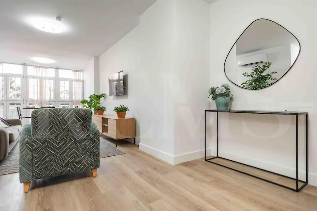 Bright And Modern Apartment By Rems マラガ